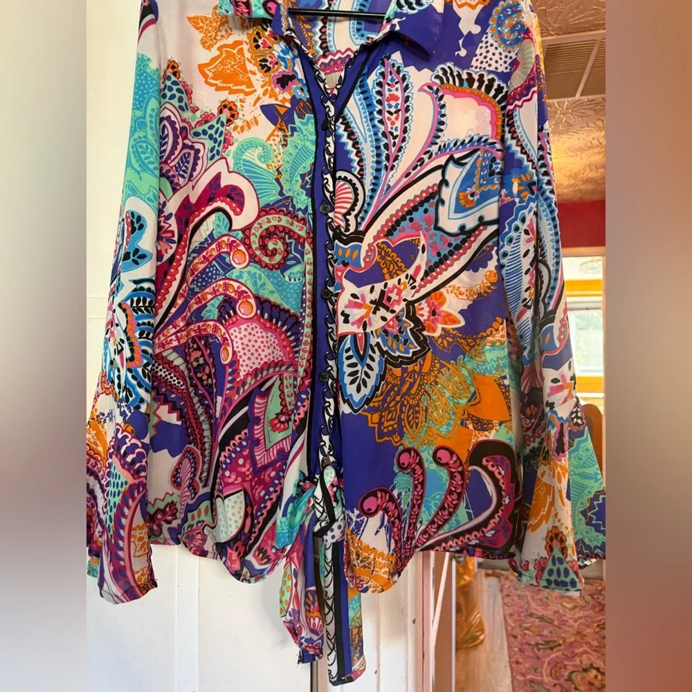 Colorful Paisley Blouse with Bell Sleeves Brand New - Picture 4 of 10